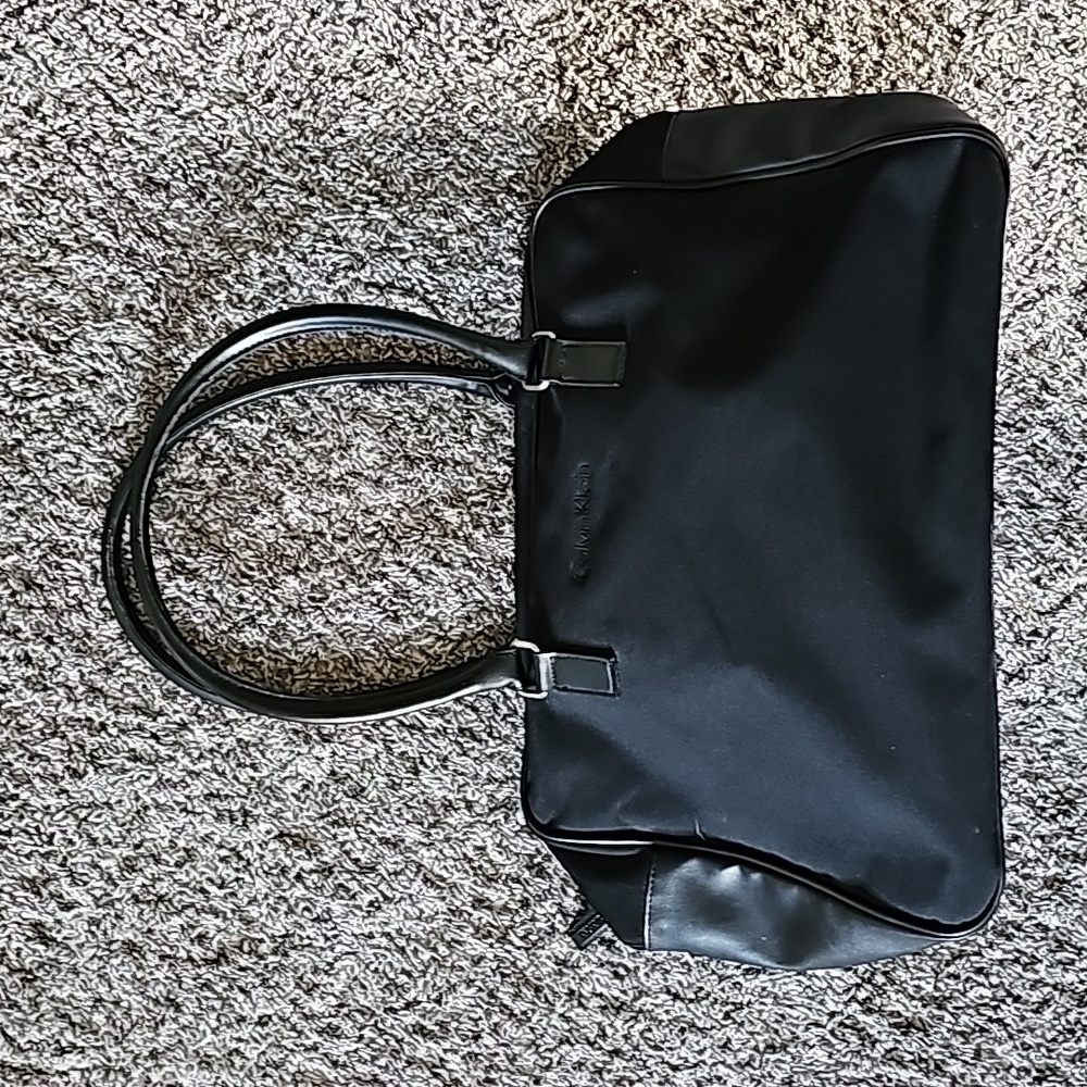 STUNNING CALVIN KLEIN WEEKENDER/GYM BAG